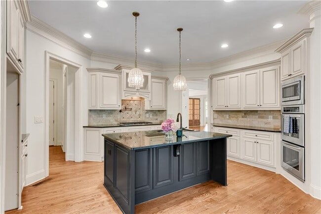 Building Photo - 5861 Yoshino Cherry Ln NE