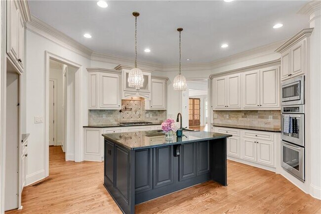 Foto del edificio - 5861 Yoshino Cherry Ln NE