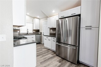 Building Photo - 517 Crony Ave