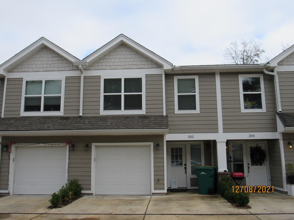 202 Ellis Ave, Niceville, FL 32578 Townhome Rentals in Niceville FL