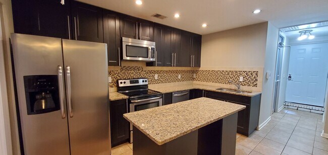 Foto del edificio - Live in a Legend! Historic 4-Bed/2.5-Bath ...
