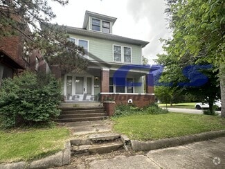 Building Photo - 1301 S 9th St