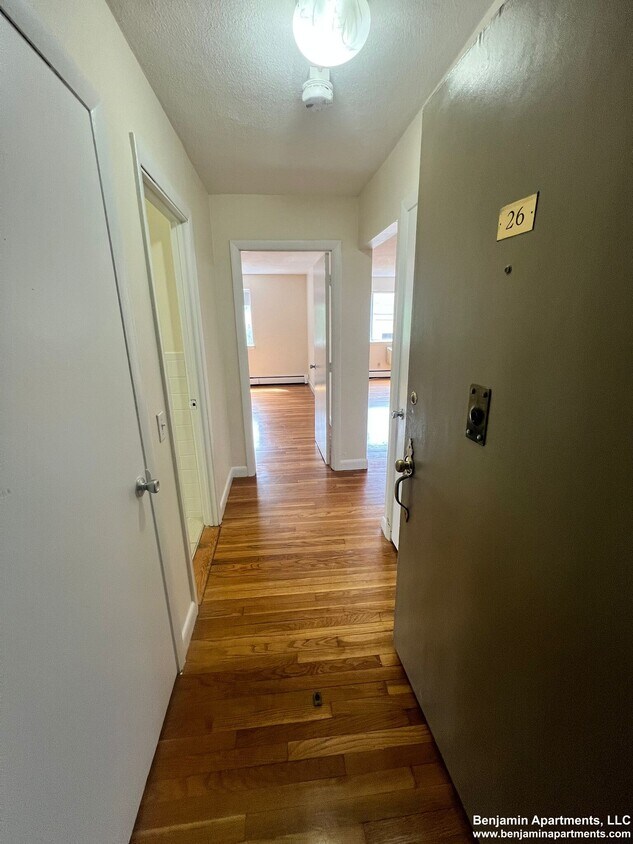 Primary Photo - 74 Gardner St