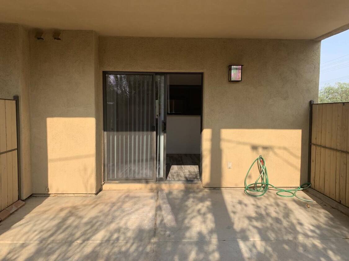 Primary Photo - 1741 E Hedrick Dr