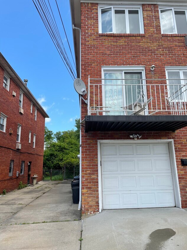 1521 209th St Unit 3, Bayside, NY 11360 Apartments in Bayside, NY