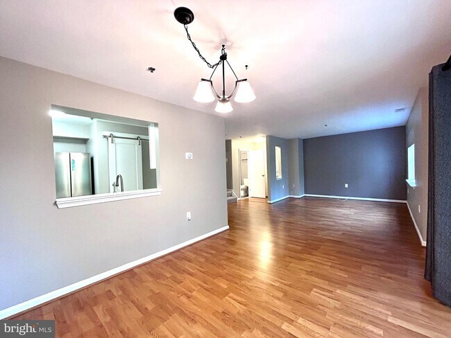 Foto del edificio - 564 McManus Way