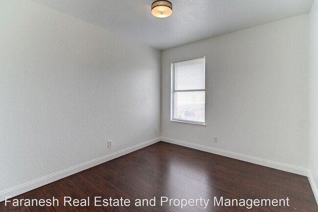 Foto del edificio - 2 br, 1 bath House - 2120 Venus Ave #D