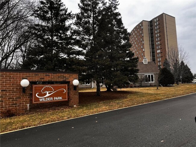 Foto del edificio - 1181 Edgcumbe Rd