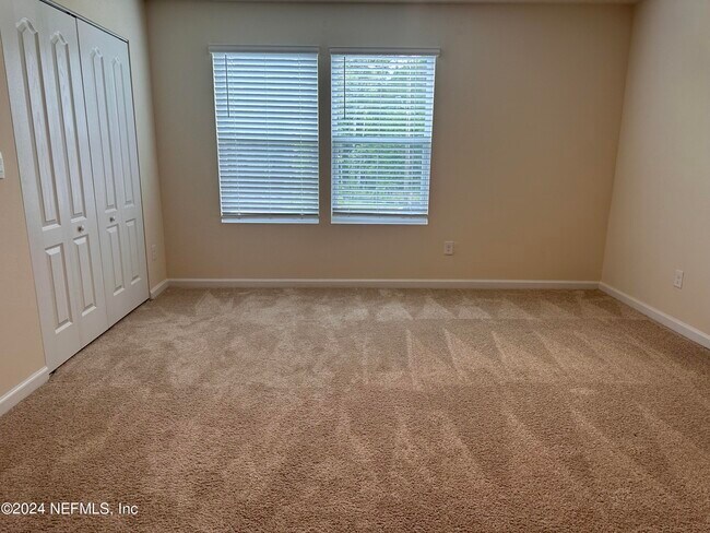 Foto del edificio - 71 Tahiti Shrs Ct