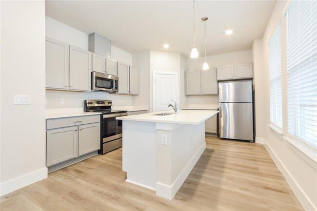 Building Photo - 352 Whiteheart Dr