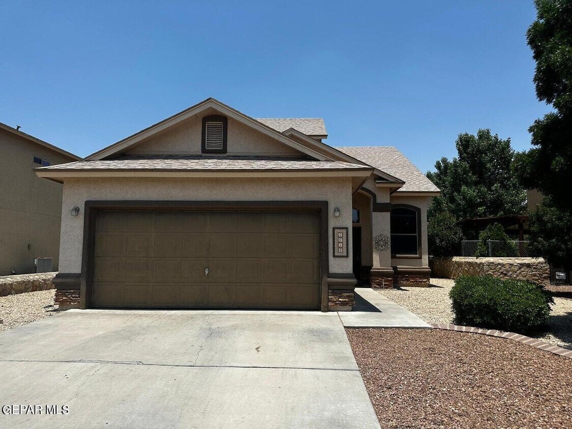 Primary Photo - 5017 Lone Cactus Ct