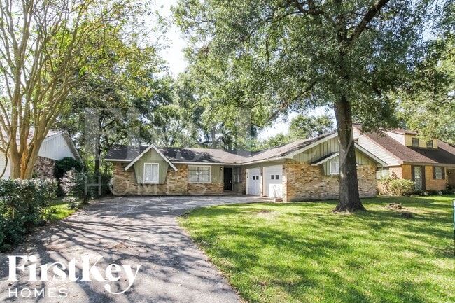 Foto del edificio - 13322 Oak Leaf Ln