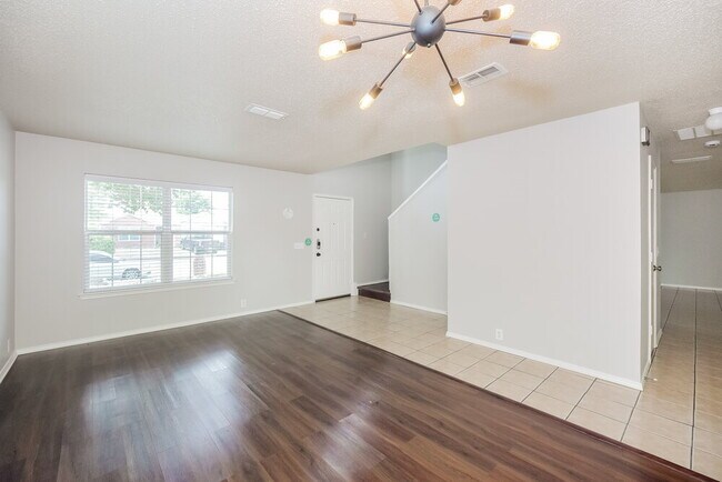 Foto del edificio - 1028 Springcreek Dr