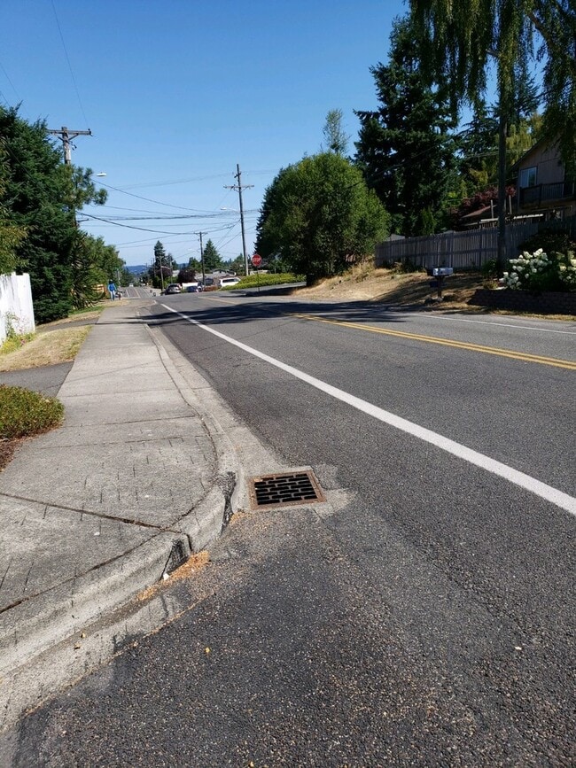 Building Photo - 3310 Sunset Dr W