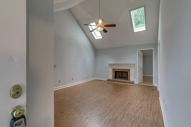 Building Photo - 3 Bed, 2 Bath Single Level Home with One C...