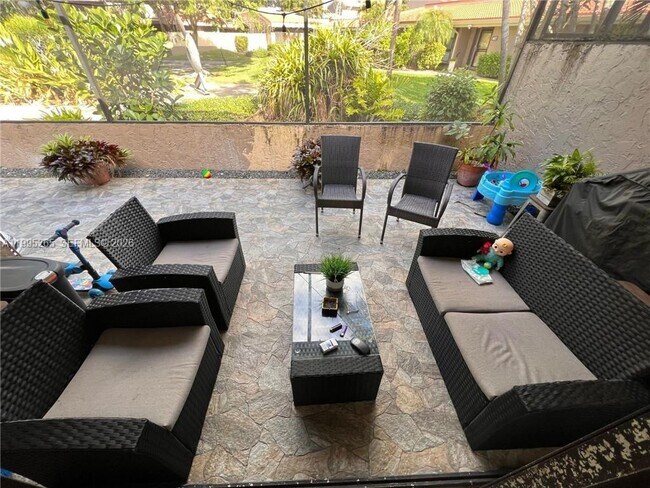 Foto del edificio - Bonnie Brae Way, Hollywood, FL 33021 - 3 BR 2 BA townhouse