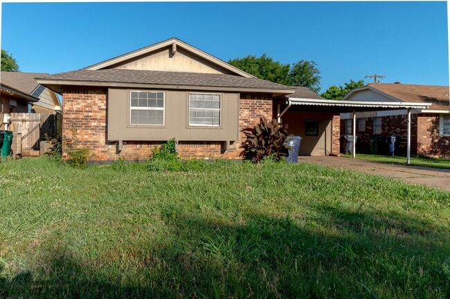 Building Photo - 4 Bedroom 2 Bath in OKC! Half off first month