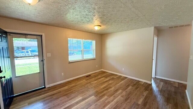Foto del edificio - 10151 Ridgefield Dr