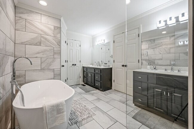 Foto del edificio - 2450 Weatherford Ct