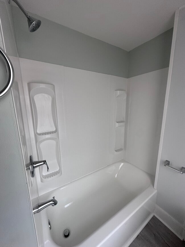 Building Photo - 358 S 6th St