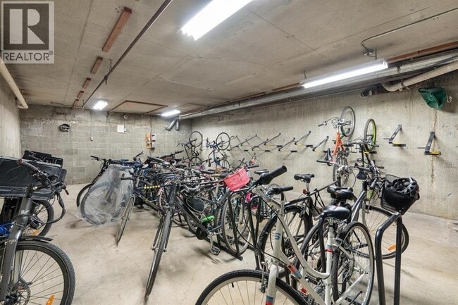 Building Photo - 950 Drake St