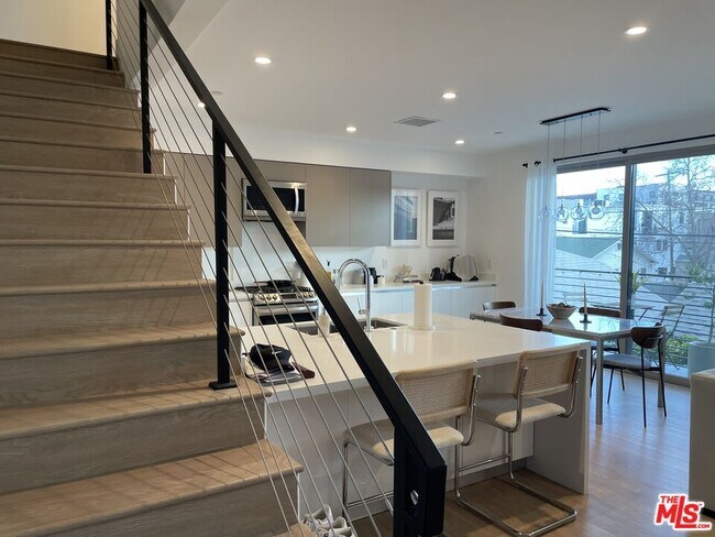 Foto del edificio - 1206 N Sycamore Ave