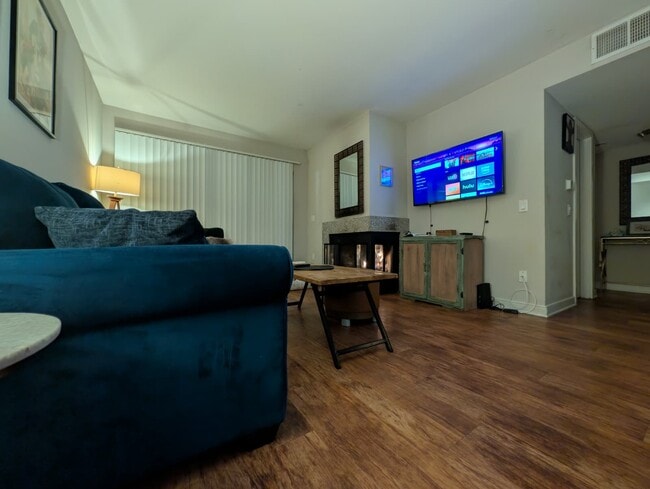 Foto del edificio - 1265 N Crescent Heights Blvd