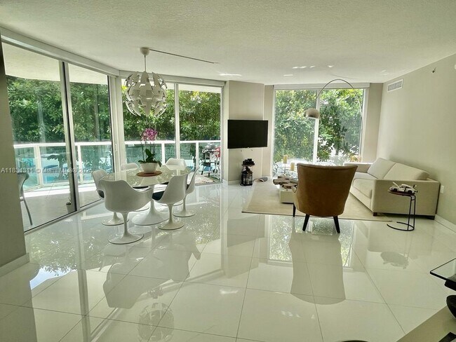 Foto del edificio - 200 Sunny Isles Blvd