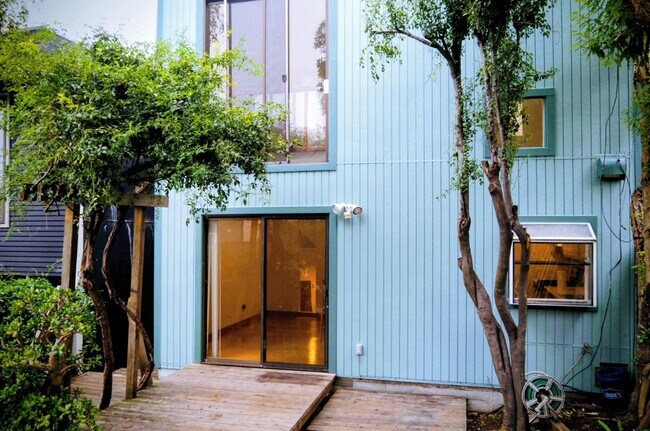 Foto del edificio - Quiet and cozy North Slope retreat: Sun, Views & Serenity on Vermont St.