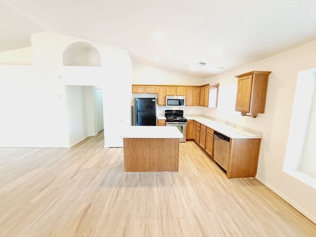 Foto del edificio - 4 bed home available in Huning Ranch!