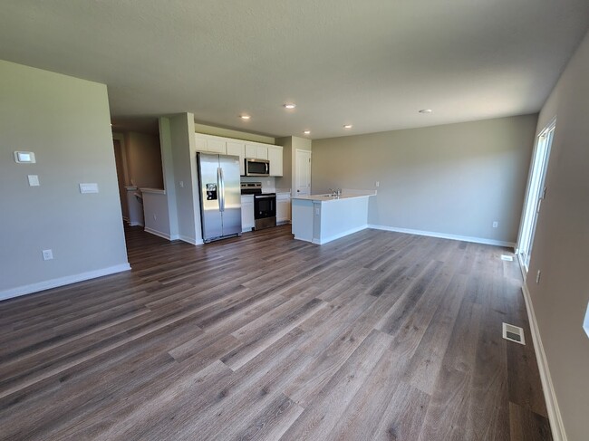 Building Photo - 7612 Crossroads Dr SW