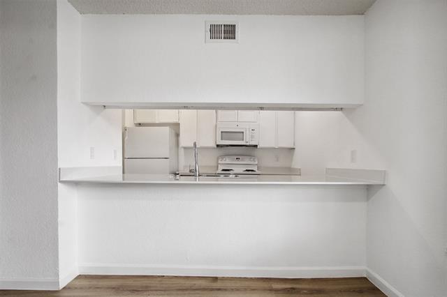 Foto del edificio - 12484 Abrams Rd