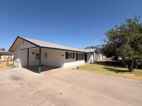 Building Photo - 3416 N 43rd Pl