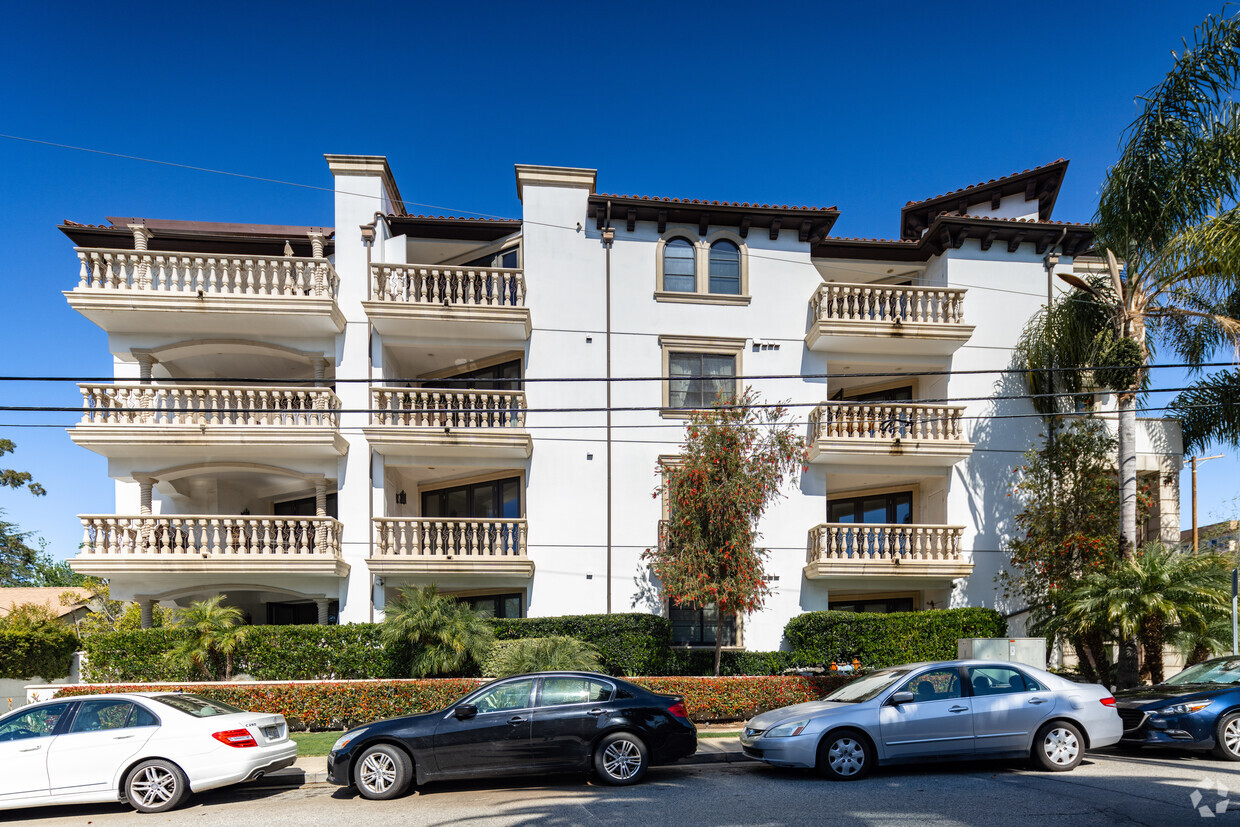 Exterior - 649 S Barrington Ave