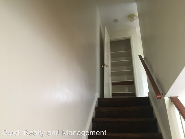 Building Photo - 3 br, 1 bath House - 818 Delview Dr