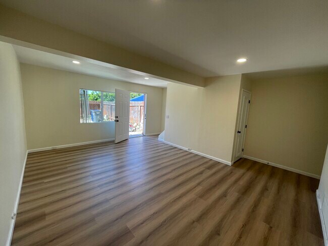 Foto del edificio - 8645 Mellmanor Drive