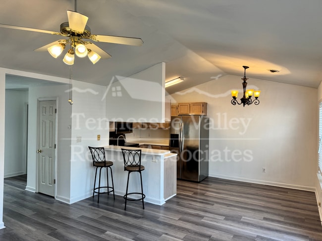 Building Photo - Charming 2 Bed, 2 Bath Townhouse in Knoxvi...
