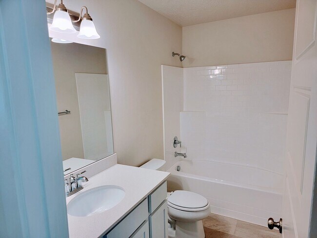 Building Photo - GET $500 OFF THE FIRST MONTHS RENT!!!