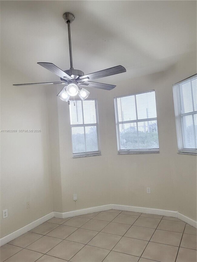 Foto del edificio - 2551 SE 16th Terrace