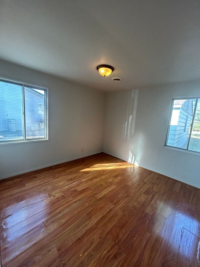 Foto del edificio - 313 Corwin Ln