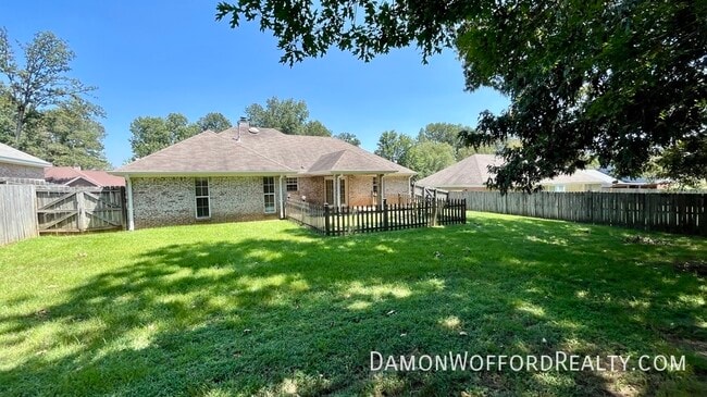 Building Photo - 147 Live Oaks Blvd