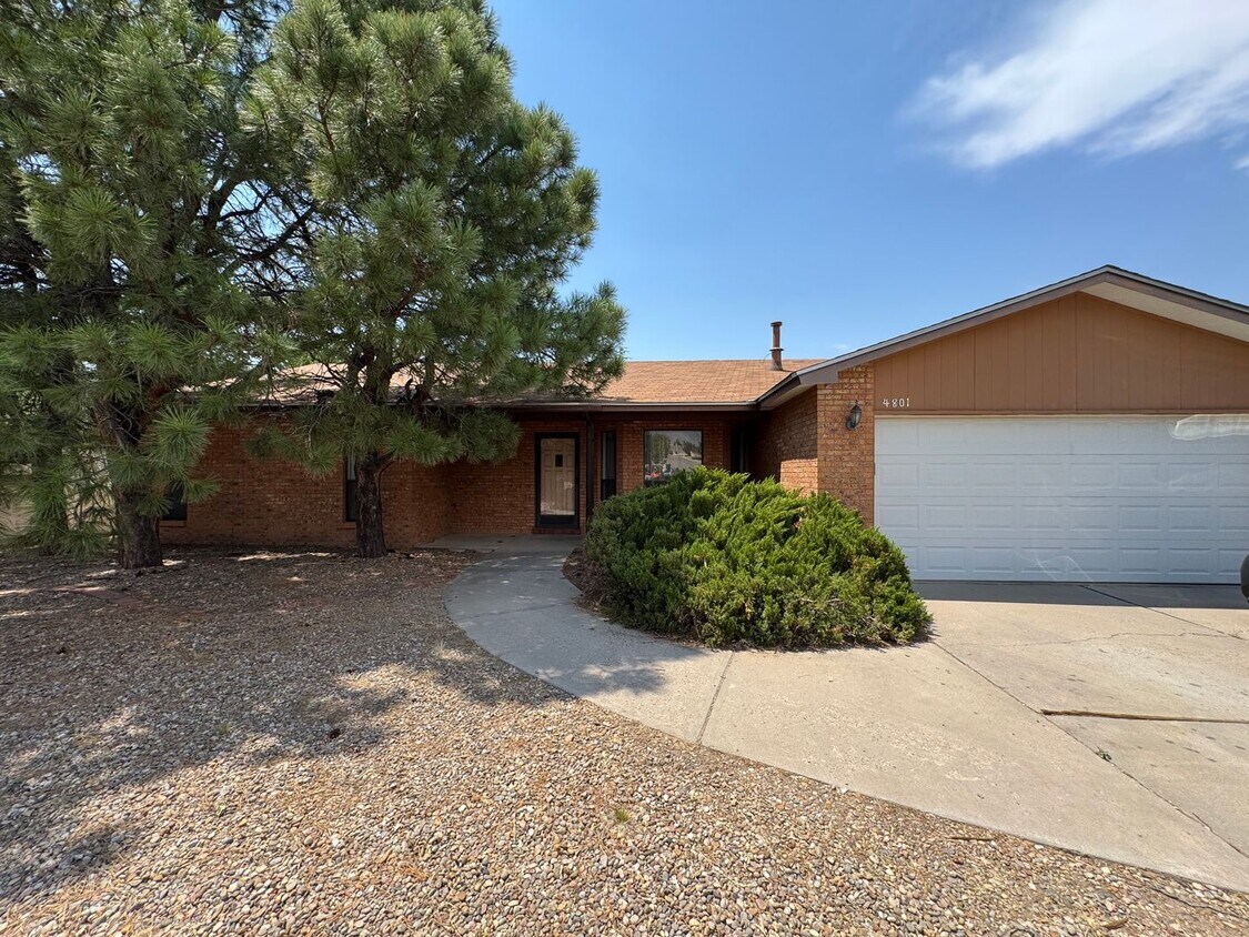 Primary Photo - Northeast Heights three bedroom two bath s...
