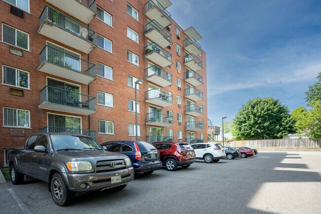Photo du bâtiment - Riverview Tower Apartments