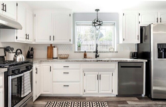 Foto del edificio - Beautiful Renovated Home in East Redding