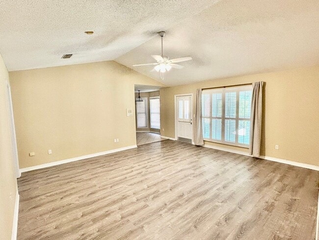 Building Photo - 640 Wedgewood Dr