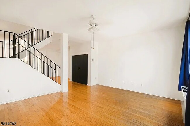 Building Photo - 111 Mulberry St