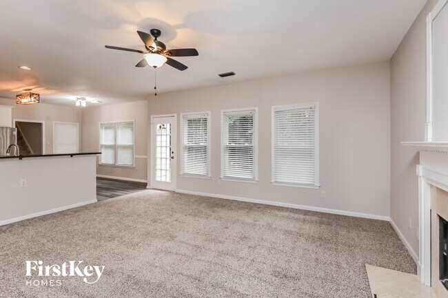 Foto del edificio - 3215 Maple Terrace Dr