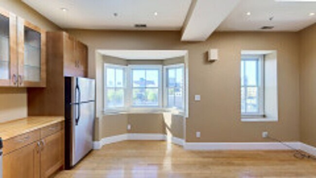 Building Photo - Bay Village 2 Bed on Cortes St for September 1st.  Porch, Private Roof Deck, Laundry in Unit