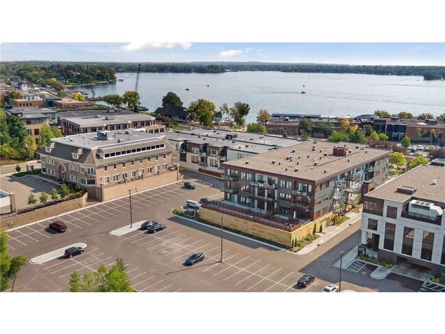 Foto del edificio - 253 Lake St E