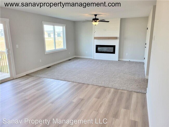 Building Photo - 4 br, 2.5 bath House - 212 12th Ct